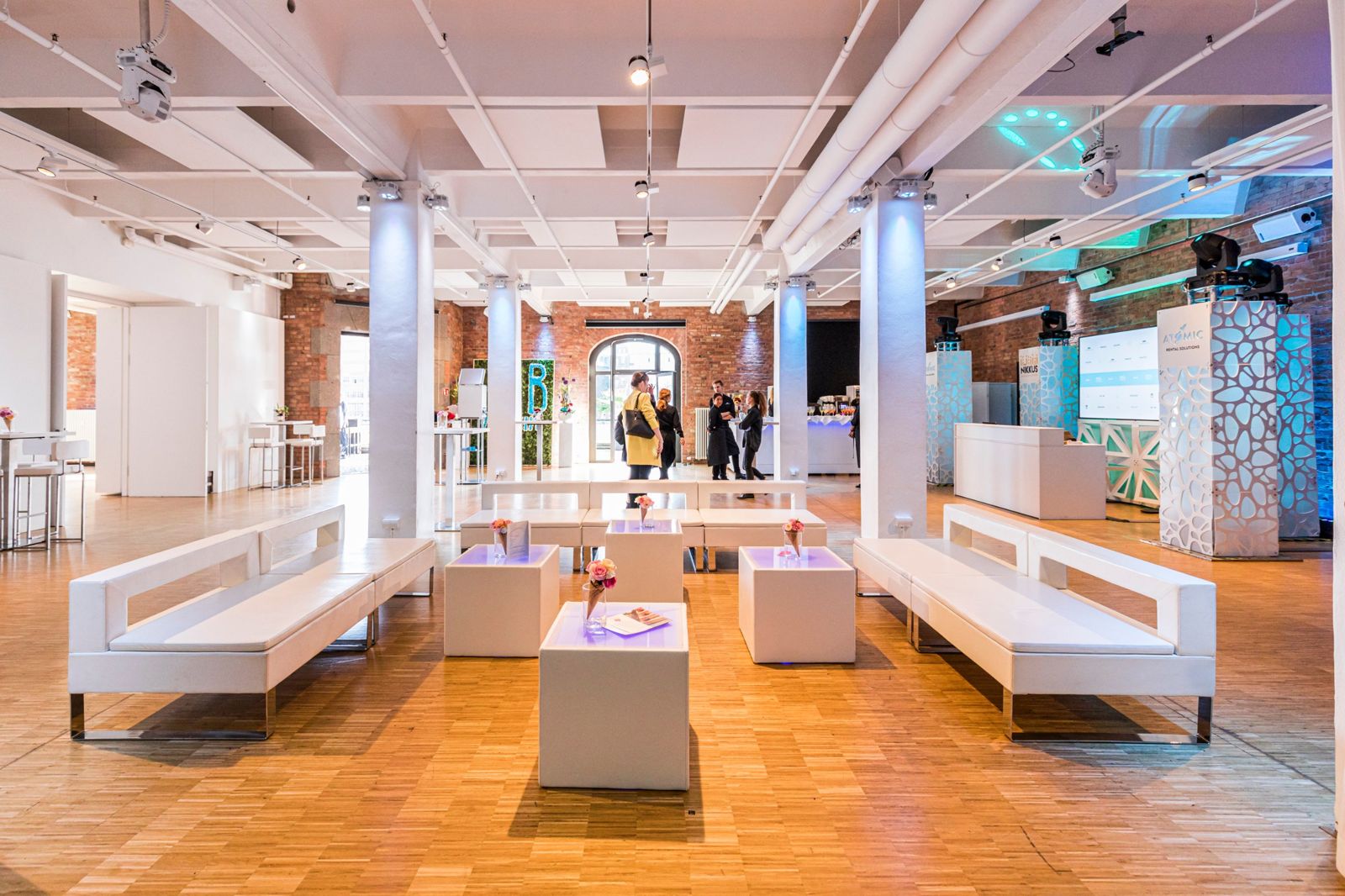 030 Eventloft Grande mit Loungemöbeln